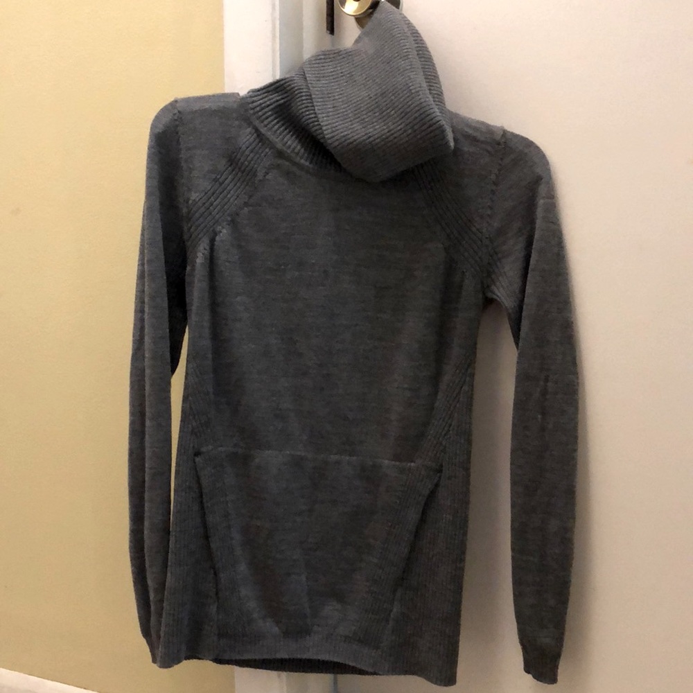 Lululemon kangaroo pouch rubbed turtleneck sweater